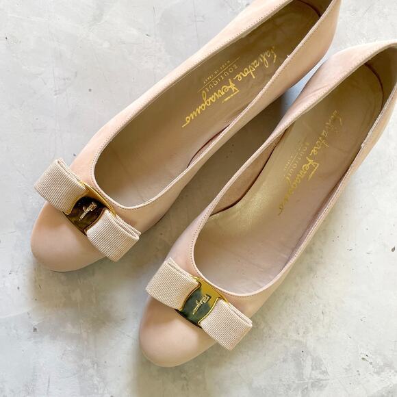 Vintage 80s Ferragamo Vara Bow Pumps Ladylike Old Money Pink Suede Nubuck Sz 7.5 - Picture 1 of 8